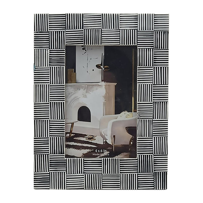 Resin 4 x 6" Mixed Lines Photo Frame - White / Black